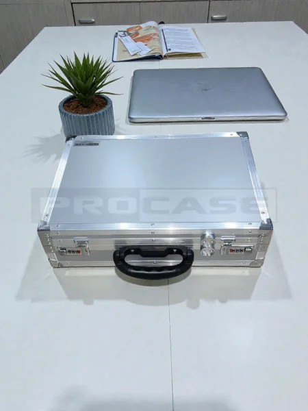 Кофр алюминиевый с кодовым замком